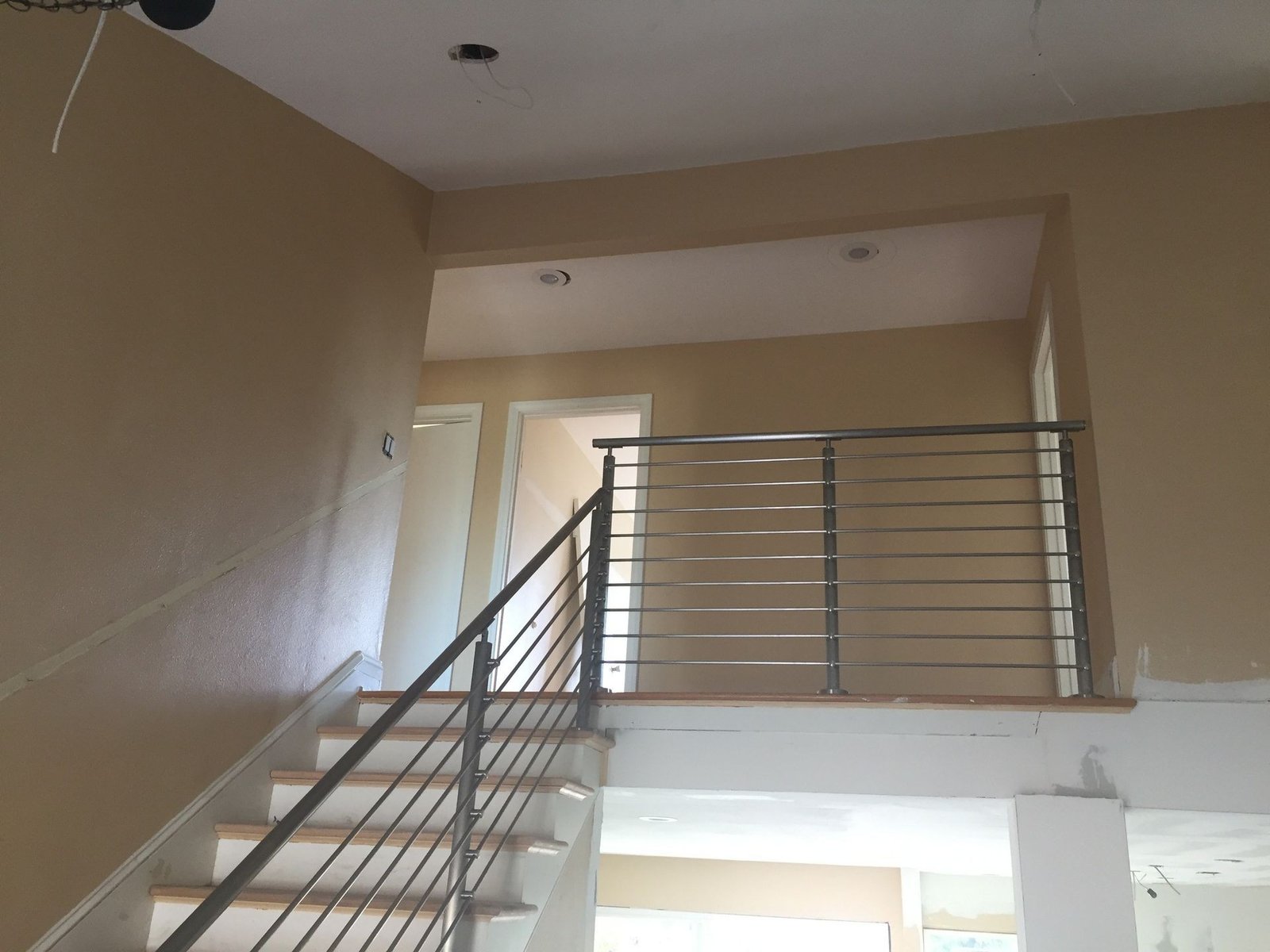 Vertical 316 stainless steel rod railing on a coastal Redondo Beach staircase